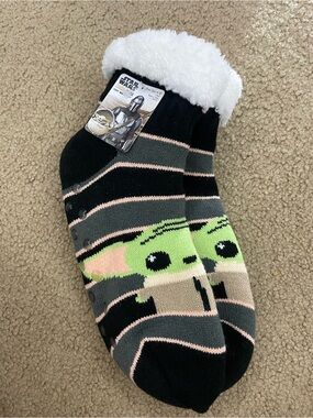 Star Wars Baby Yoda Grogu Cozy Fuzzy Lined Slipper Socks - shoe size 4-10